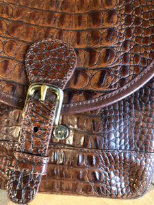Kingspier Vintage - Brahmin croc-embossed leather crossbody handbag in pecan brown. This bag features brass hardware, snap buckle closure, back pocket and inside zip pocket. Made in the USA.