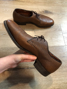Vintage Hartt dress shoes in brown textured leather, with leather soles. Made in Canada.  Size 10M US/ 43 EUR