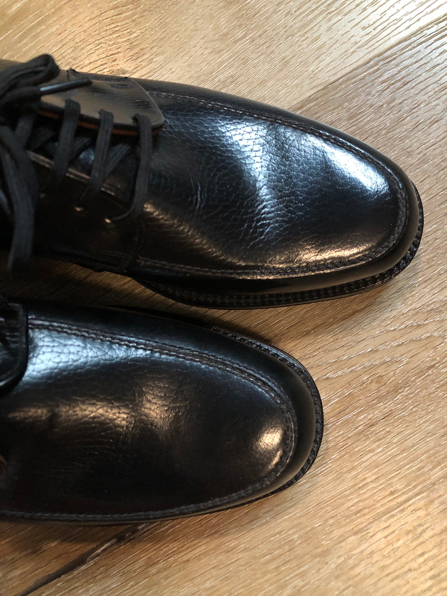 Vintage Hartt deadstock black leather dress shoes. Circa 1960’s. Made in Canada.  Size no marked size Fits like a 6.5M, 8W US/ 40 EUR