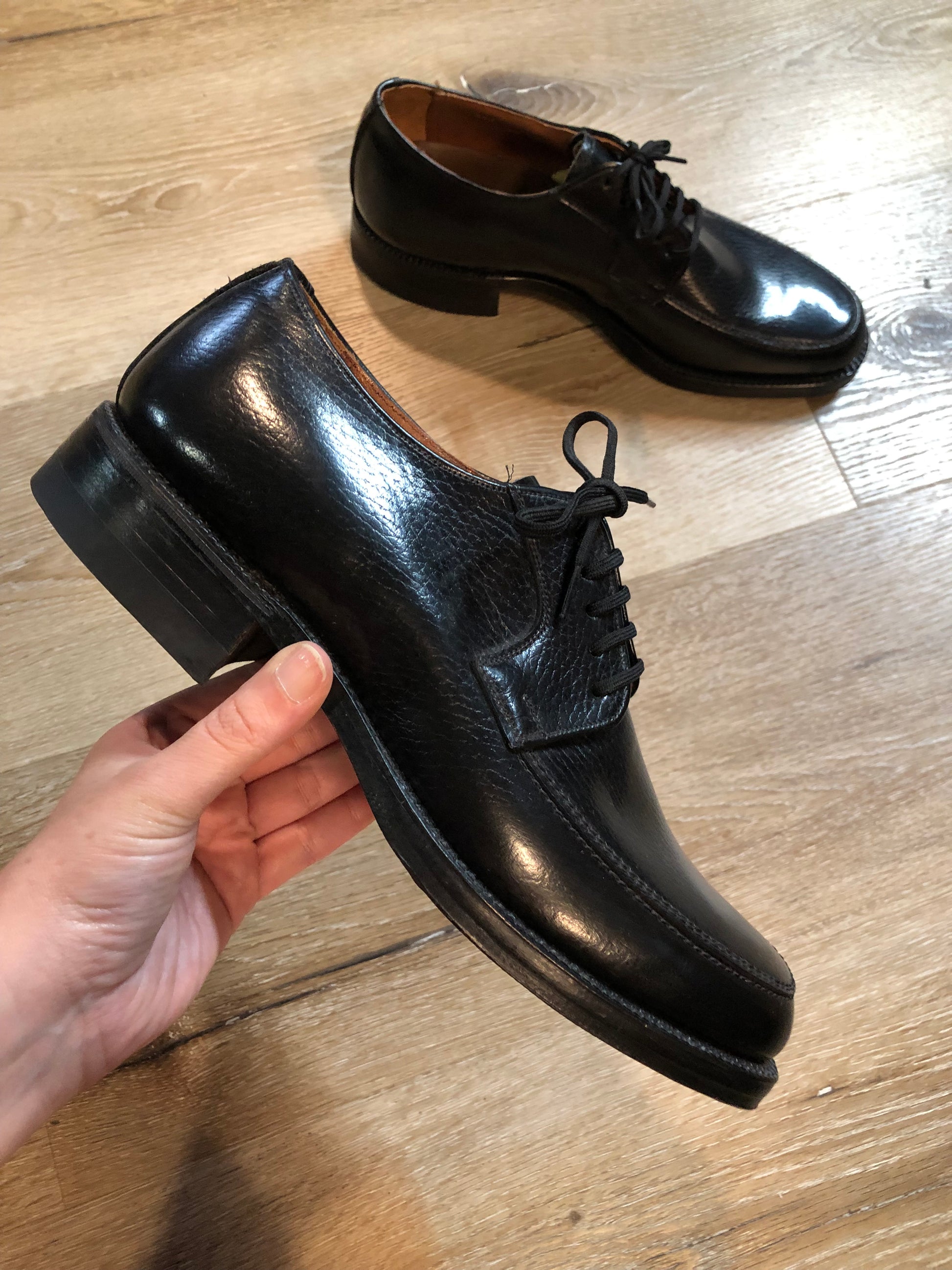 Vintage Hartt deadstock black leather dress shoes. Circa 1960’s. Made in Canada.  Size no marked size Fits like a 6.5M, 8W US/ 40 EUR