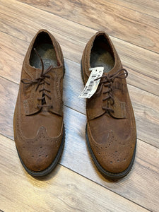 Vintage Prospector 1980’s NWT deadstock brown leather five eyelet wingtip brogue derby shoe.

Made in Canada
Size 8.5 US mens