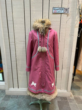 Load image into Gallery viewer, Vintage Yukon Indian Arts and Crafts LTD 100% pure virgin wool northern parka and nylon/ cotton blend removable shell with white leather applique, fur trimmed hood and pom poms, zipper closure, pockets, and hand embroidered flower details.

Made in USA
Size 16
