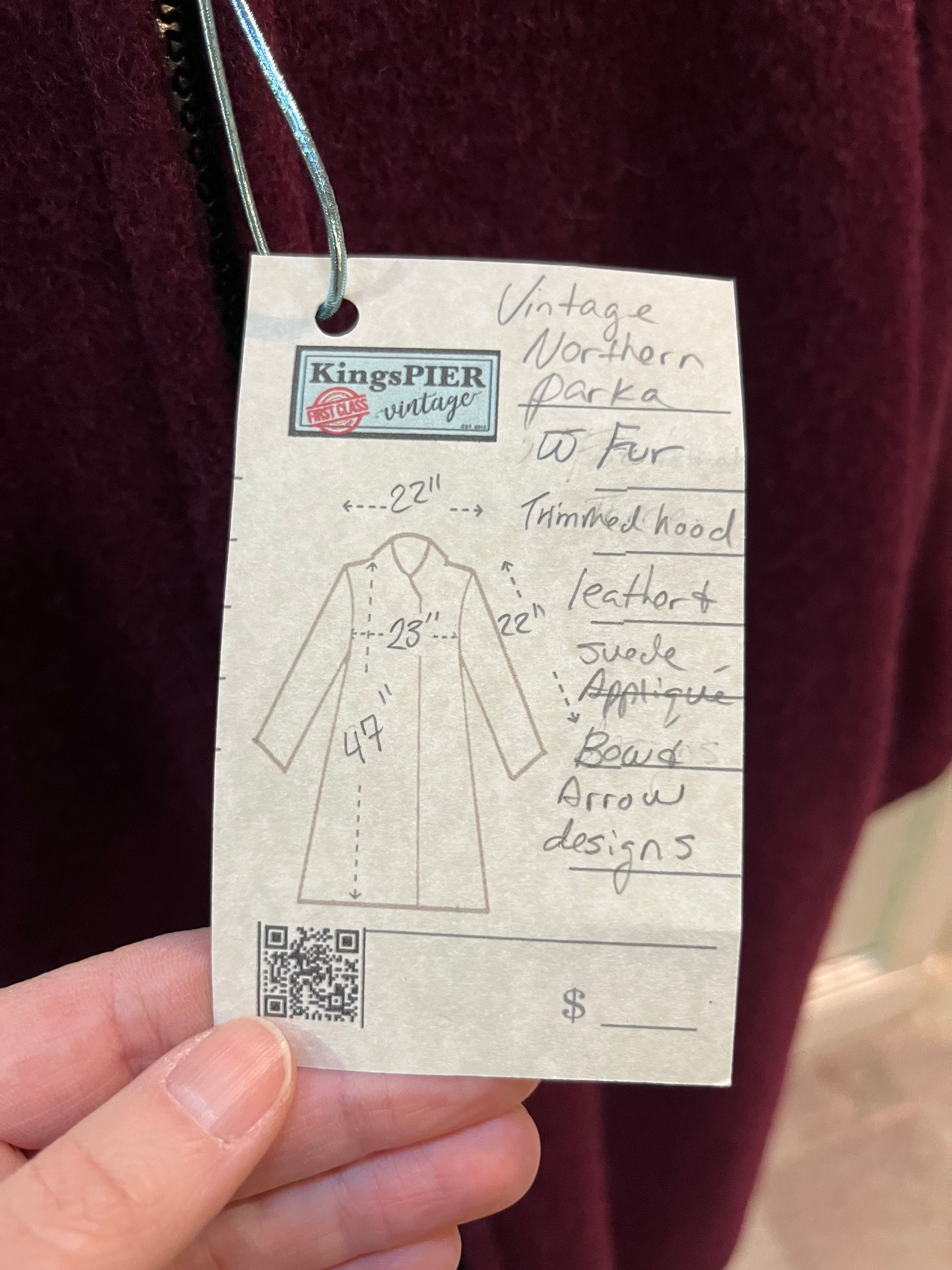 Vintage 100% wool long northern parka with zipper closure, front pockets, fur trimmed hood and suede applique in a bow and arrow hunting motif.
 
Indigenous made
Chest 46”