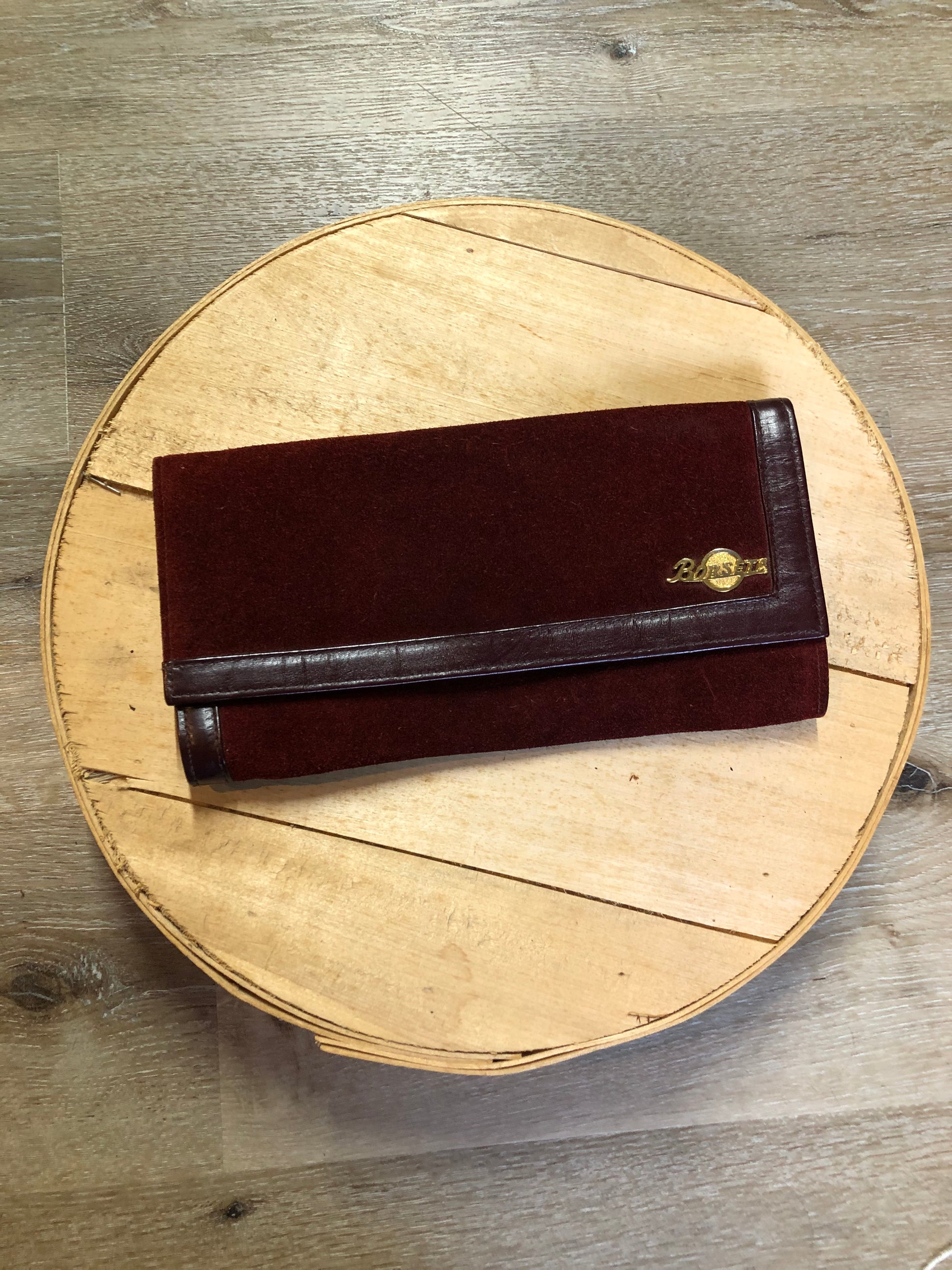 Kingspier Vintage - Borseta suede clutch in maroon with inside zip pocket.