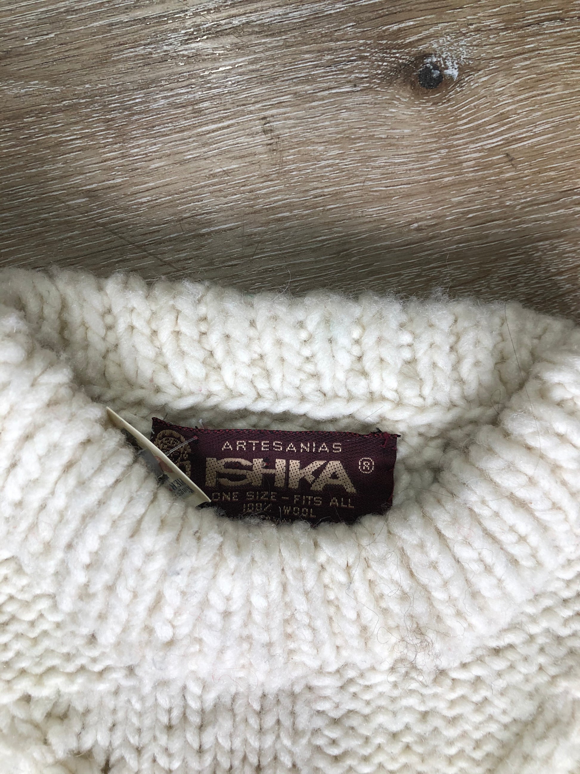 Kingspier Vintage - Ishka South American fisherman sweater in cream. Size medium.
