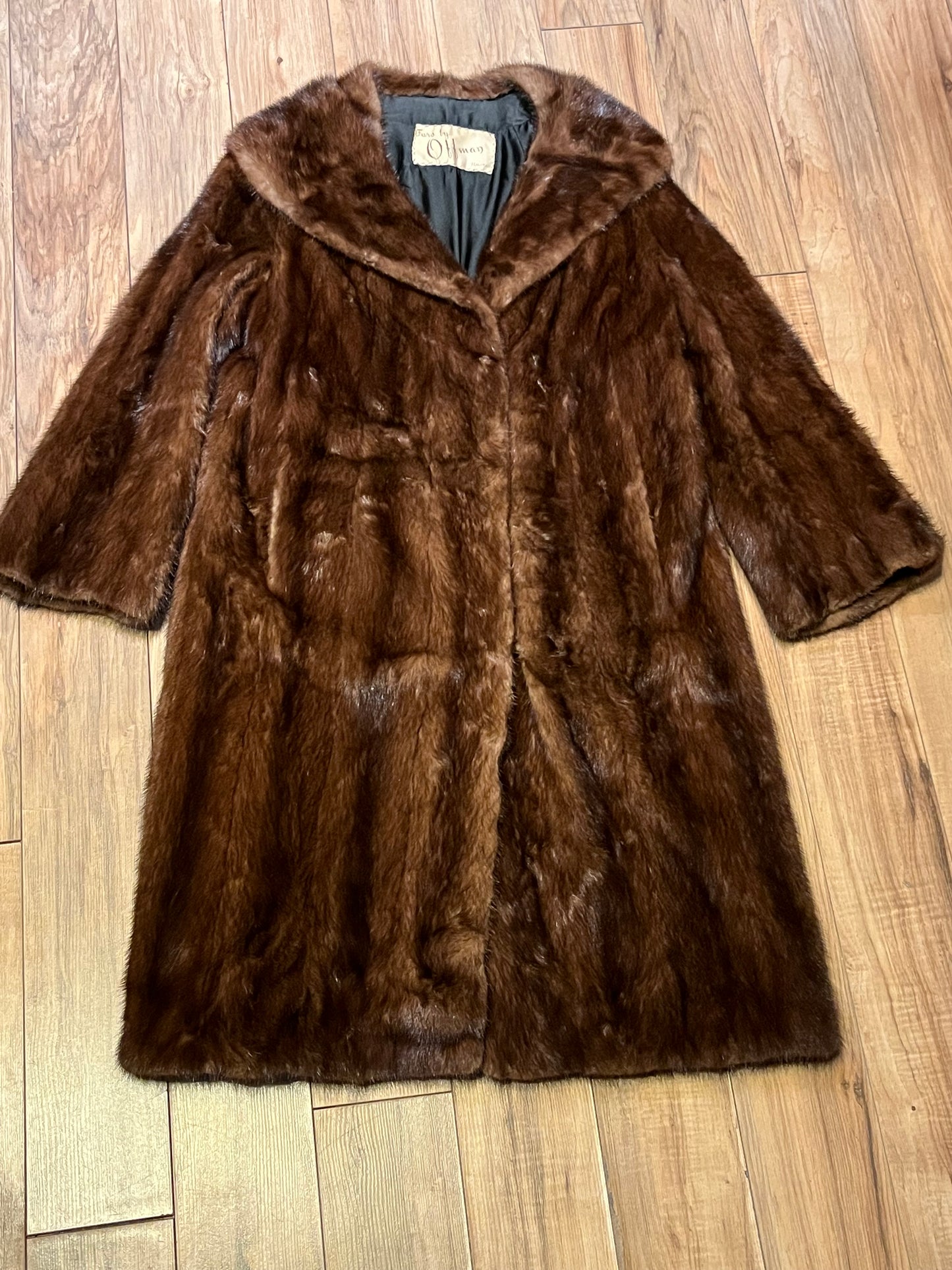 Vintage Furs by Offman brown fur coat with two from pockets, inside pocket, hook and eye closures and a satin lining with lace details.

Made in Canada
Size 10