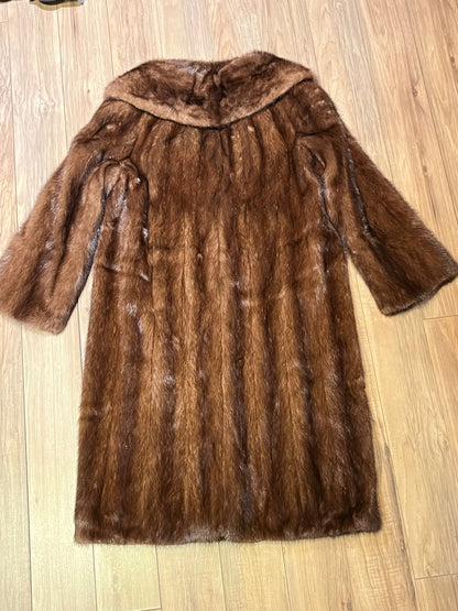 Vintage Furs by Offman brown fur coat with two from pockets, inside pocket, hook and eye closures and a satin lining with lace details.

Made in Canada
Size 10