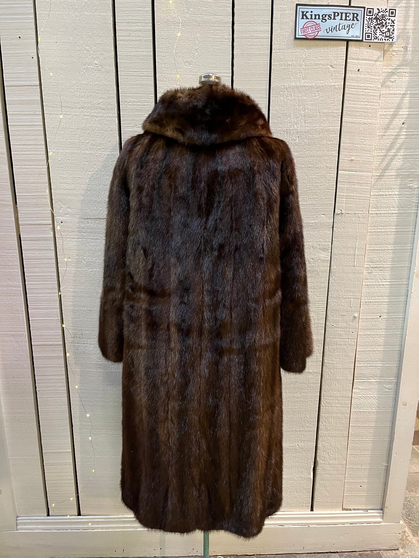 Vintage Furs by Offman brown fur coat with two from pockets, inside pocket, hook and eye closures and a satin lining with lace details.

Made in Canada
Size 10