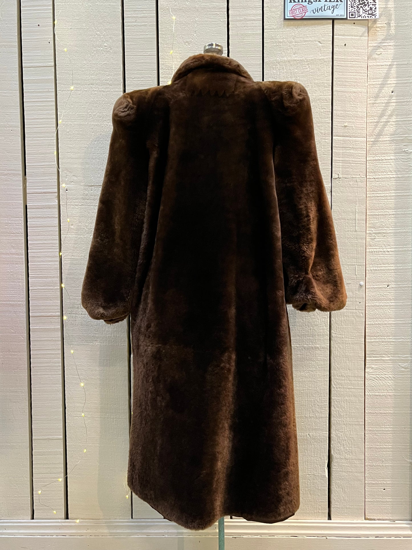 Vintage shorn beaver long fur coat with two front pockets, one inside pocket balloon sleeves and flower decorated button closures.

Chest 42”