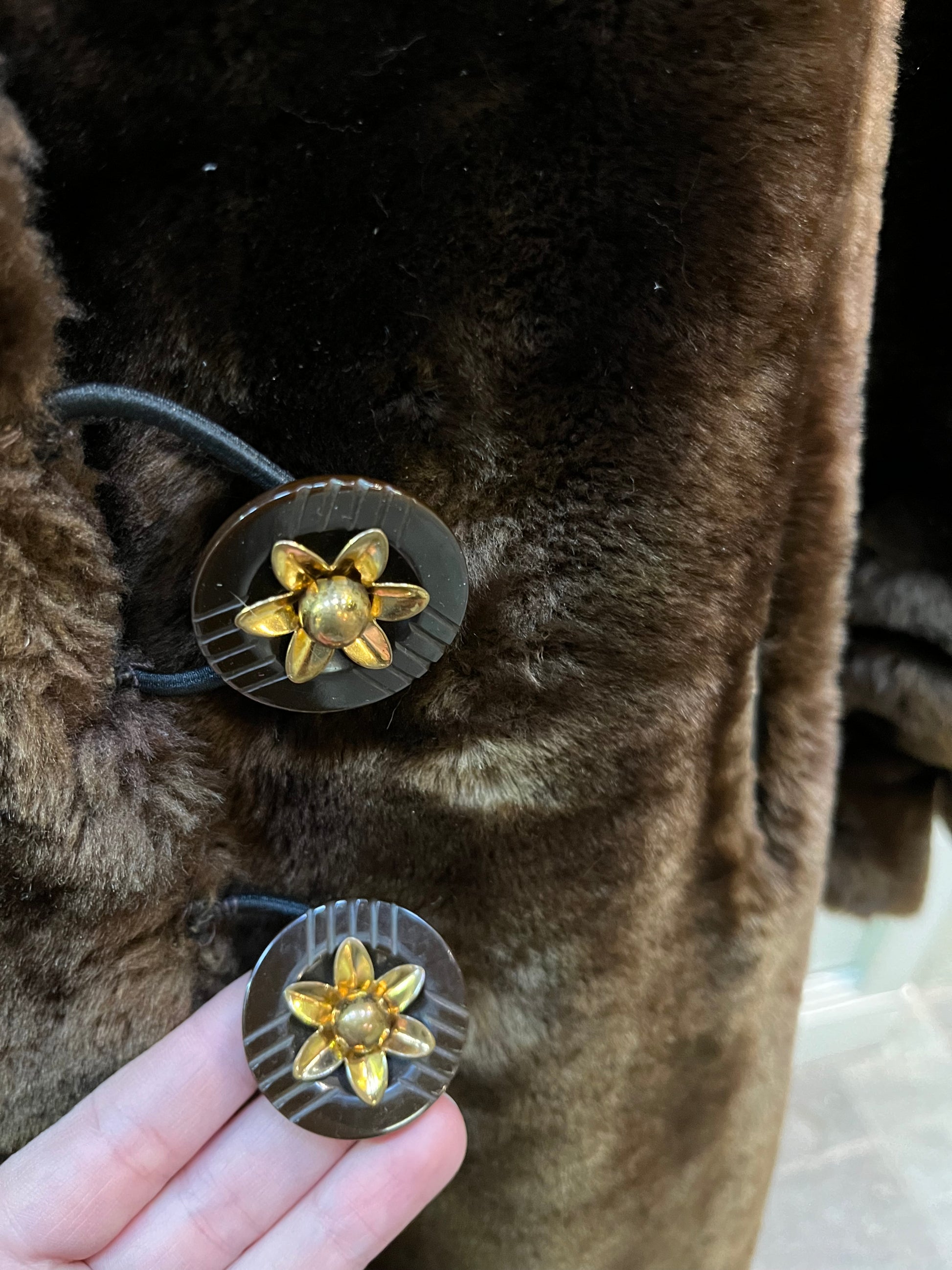 Vintage shorn beaver long fur coat with two front pockets, one inside pocket balloon sleeves and flower decorated button closures.

Chest 42”