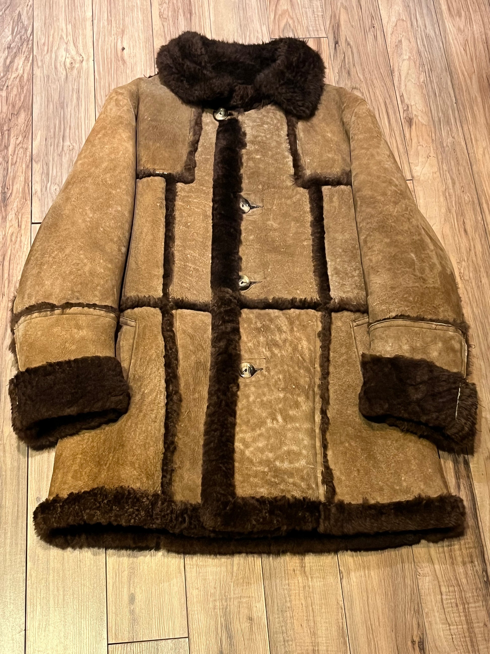 Vintage Sears “The Mens Store” shearling coat with two front pockets and button closures.

Size 44