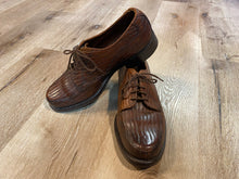 Load image into Gallery viewer, Kingspier Vintage - Brown Baffin Seal Textured Leather Derbies by Hartt - Sizes: 7M 8.5W 39-40EURO, Made in Canada, Leather Soles, Biltrite Rubber Heels
