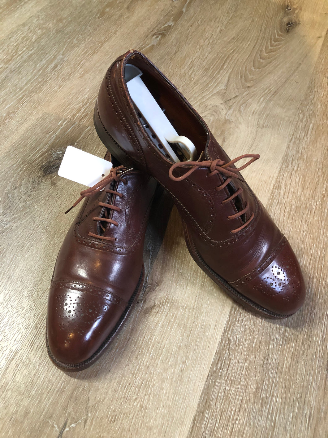 Vintage Sak’s Fifth Avenue brown leather brogue captoe dress shoe with leather sole. Made in Canada.  Size 9.5M US/ 43 EUR
