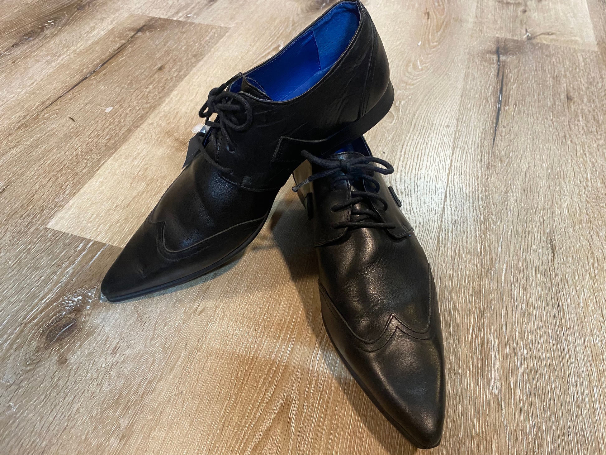 Kingspier Vintage - Black Point Toe Wingtip Derbies by John Fluevog Shoes - Sizes: 7M 8.5W 39-40EURO, Made in Portugal, Blue Lining, Rubber Sole