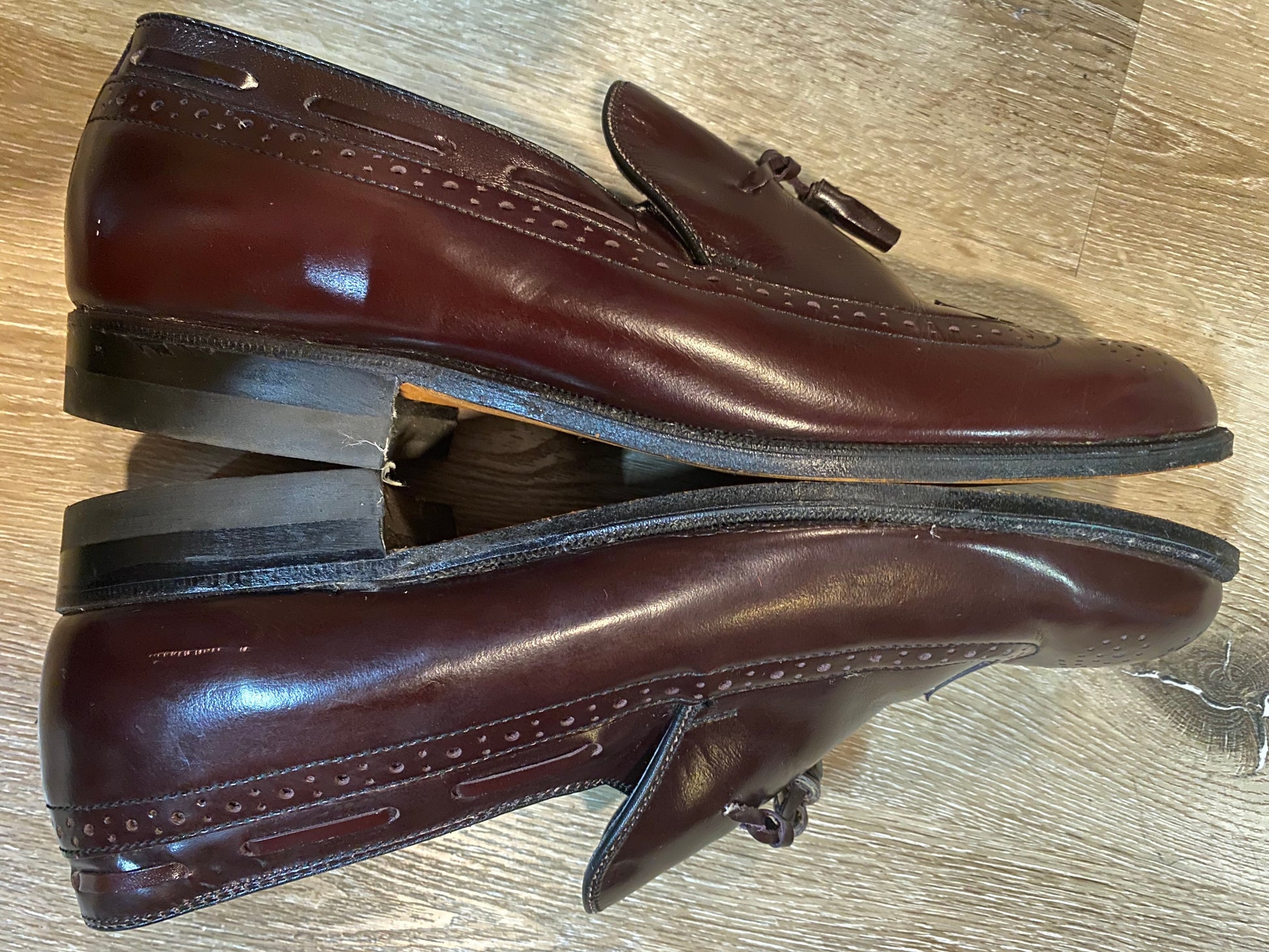 Kingspier Vintage - Burgundy Full Brogue Wingtip Loafers with Tassels by Tradition - Sizes: 7M 8.5W 39-40EURO, Made in Chzechoslovakia, Genuine Leather Soles