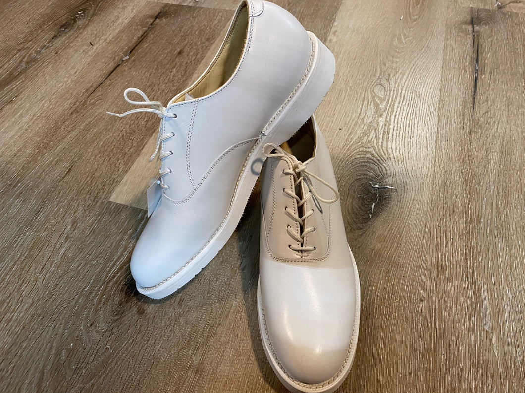 Kingspier Vintage - All White Plain Toe Oxfords by Canada West Shoe - Sizes: 7M 8.5W 39-40EURO, Made in Canada, Nurse Shoes, Leather Insoles, Vibram Rubber Soles