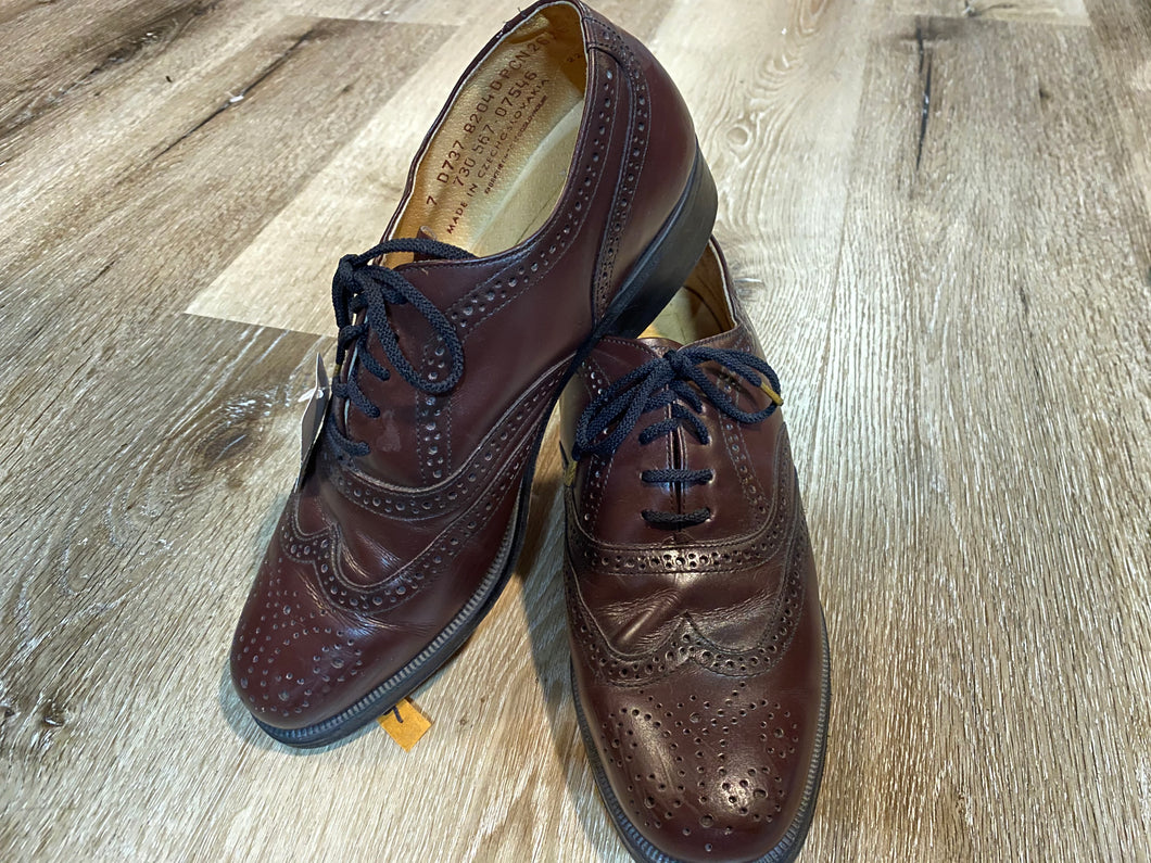 Kingspier Vintage - Burgundy Full Brogue Wingtip Oxfords by Eaton Birkdale - Sizes: 7M 8.5W 39-40EURO, Made in Czechoslovakia, Leather Soles and Rubber Heels