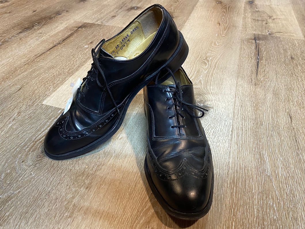 Kingspier Vintage - 1970s Black Quarter Brogue Wingtip Oxfords by Jarman Benchmark- Sizes: 7.5M 9M 40-41EURO, Made in Canada, Cuir Veritable Leather Soles, Rubber Cushion Tread Heels