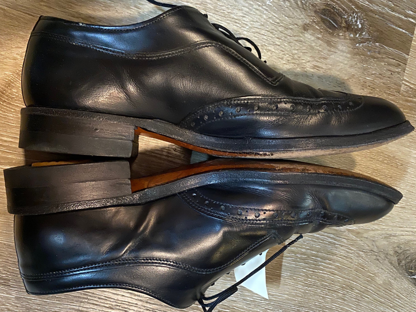 Kingspier Vintage - 1970s Black Quarter Brogue Wingtip Oxfords by Jarman Benchmark- Sizes: 7.5M 9M 40-41EURO, Made in Canada, Cuir Veritable Leather Soles, Rubber Cushion Tread Heels