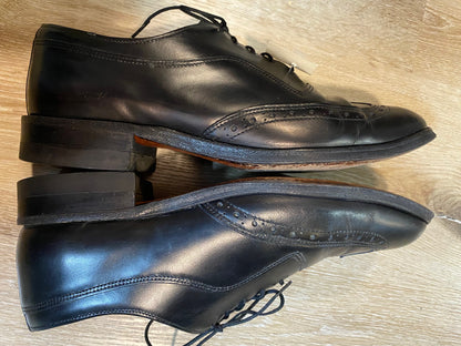 Kingspier Vintage - 1970s Black Quarter Brogue Wingtip Oxfords by Jarman Benchmark- Sizes: 7.5M 9M 40-41EURO, Made in Canada, Cuir Veritable Leather Soles, Rubber Cushion Tread Heels