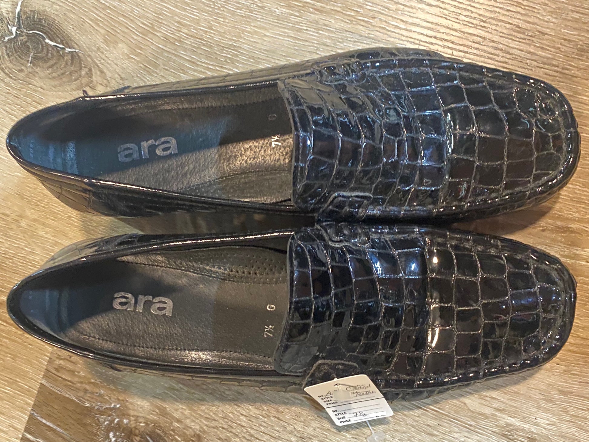 Kingspier Vintage - Black Reptile Venetian Style Loafers by Ara - Sizes: 7.5M 9W 39EURO, Made in Portugal, Designed in Germany, Rubber soles