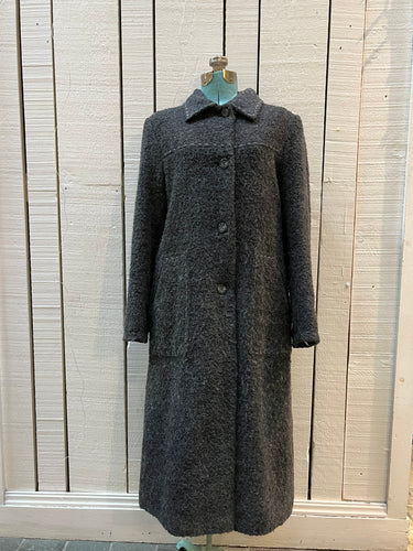 Vintage U-Tex Design long grey wool blend (55% wool/ 25% polyester/ 20% nylon) coat with button closures, two front patch pockets and removable mongolian wool style collar.

Made in Moldova