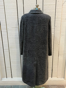 Vintage U-Tex Design long grey wool blend (55% wool/ 25% polyester/ 20% nylon) coat with button closures, two front patch pockets and removable mongolian wool style collar.

Made in Moldova