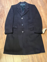 Load image into Gallery viewer, Vintage Leishman grey wool blend (70% wool/ cashmere 15%/ nylon coat with button closures, two front flap pockets and two inside pockets.

Size 40

