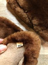 Load image into Gallery viewer, Kingspier Vintage - Vintage shorn beaver fur mittens with dark brown leather palm, adjustable strap at the wrists and wool lining. Size medium mens.
