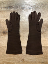 Load image into Gallery viewer, Kingspier Vintage - Vintage dark brown lightweight gloves with brown iridescent buttons running down the side. Size small/ 7 womens.
