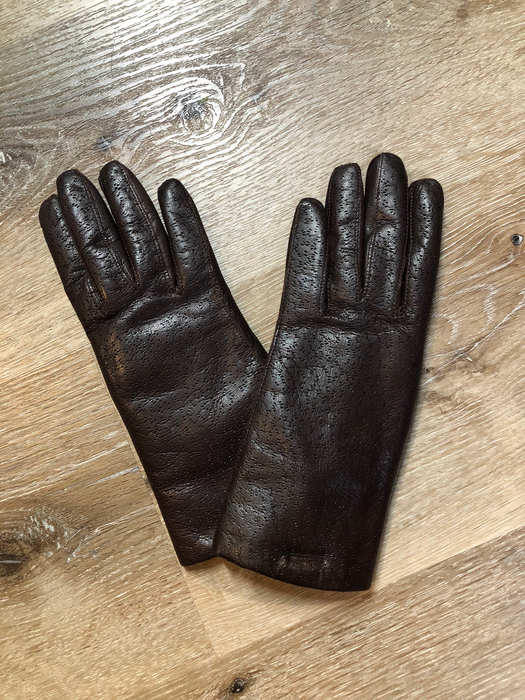 Kingspier Vintage - Dark brown textured leather gloves with white fur lining. Size small/ 6.5. Made in Hungary.