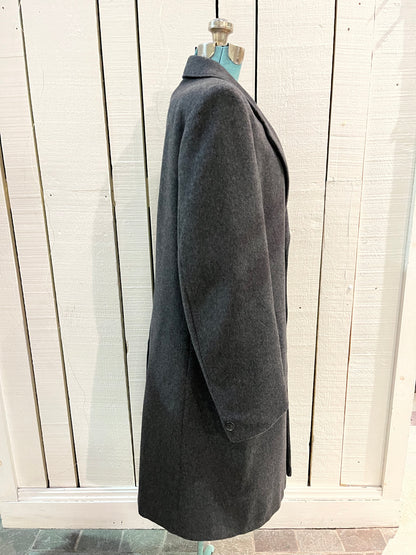 Vintage Moores wool blend long grey coat (65% wool/ 15% cashmere/ 15% polyester/ 5% other) with button closures, two front pockets and two inside pockets.

Made in Canada
Chest 42”