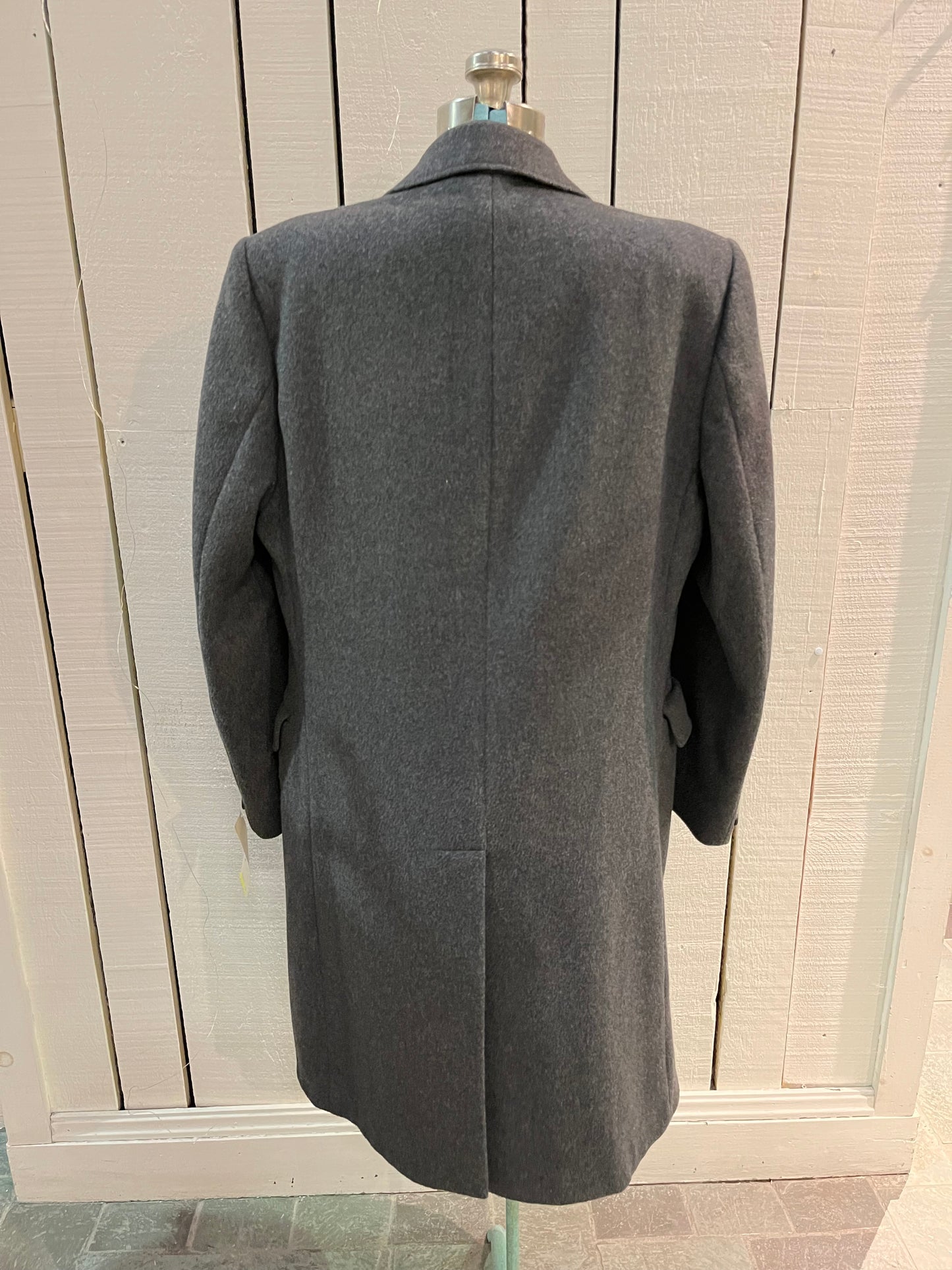 Vintage Moores wool blend long grey coat (65% wool/ 15% cashmere/ 15% polyester/ 5% other) with button closures, two front pockets and two inside pockets.

Made in Canada
Chest 42”