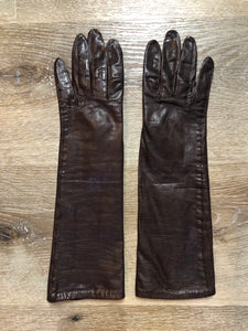 Kingspier Vintage - Brown leather three-quarter length gloves feature a rayon lining. Size small/ 7.