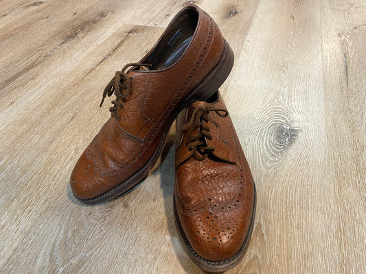 Kingspier Vintage - Brown Full Brogue Wingtip Derbies by The Florsheim Shoe - Sizes: 9M 11W 42EURO, Made in Canada, Large Full Grain Textured Leather, Some Flaking on Right Toe, Leather Soles, Rubber Heels