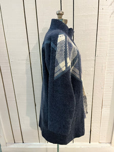 Vintage Epsilon blue and white 100% pure virgin wool coat with attached scarf, button closures and two front pockets.

Made in Canada
Size 10