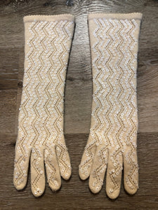 Kingspier Vintage - Vintage white lambswool knit three-quarter length gloves with sequins. Size small/ med/ 7.5.