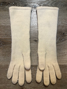 Kingspier Vintage - Vintage white lambswool knit three-quarter length gloves with sequins. Size small/ med/ 7.5.