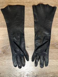 Kingspier Vintage - Black leather three-quarter length gloves. Beautiful soft and lightweight leather. Size small/ 7.