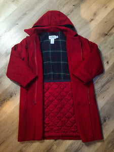 LL Bean red 100& wool duffle coat with suede loops and wooden toggles, zipper closure, detachable hood, the top of the lining is a lambs wool blend and the bottom is quilted with thinsulate, Made in USA. Size 10 womens - Kingspier Vintage