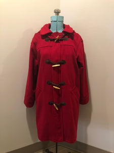 LL Bean red 100& wool duffle coat with suede loops and wooden toggles, zipper closure, detachable hood, the top of the lining is a lambs wool blend and the bottom is quilted with thinsulate, Made in USA. Size 10 womens - Kingspier Vintage