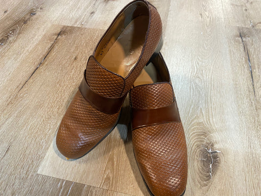 Kingspier Vintage - 1970s/80s Light Brown Embossed Basket Weave Loafers with Darker Brown Saddles by Jarman for Men Sanitized - Sizes: 10M 12W 43EURO, Rubber Soles, Leather Insoles