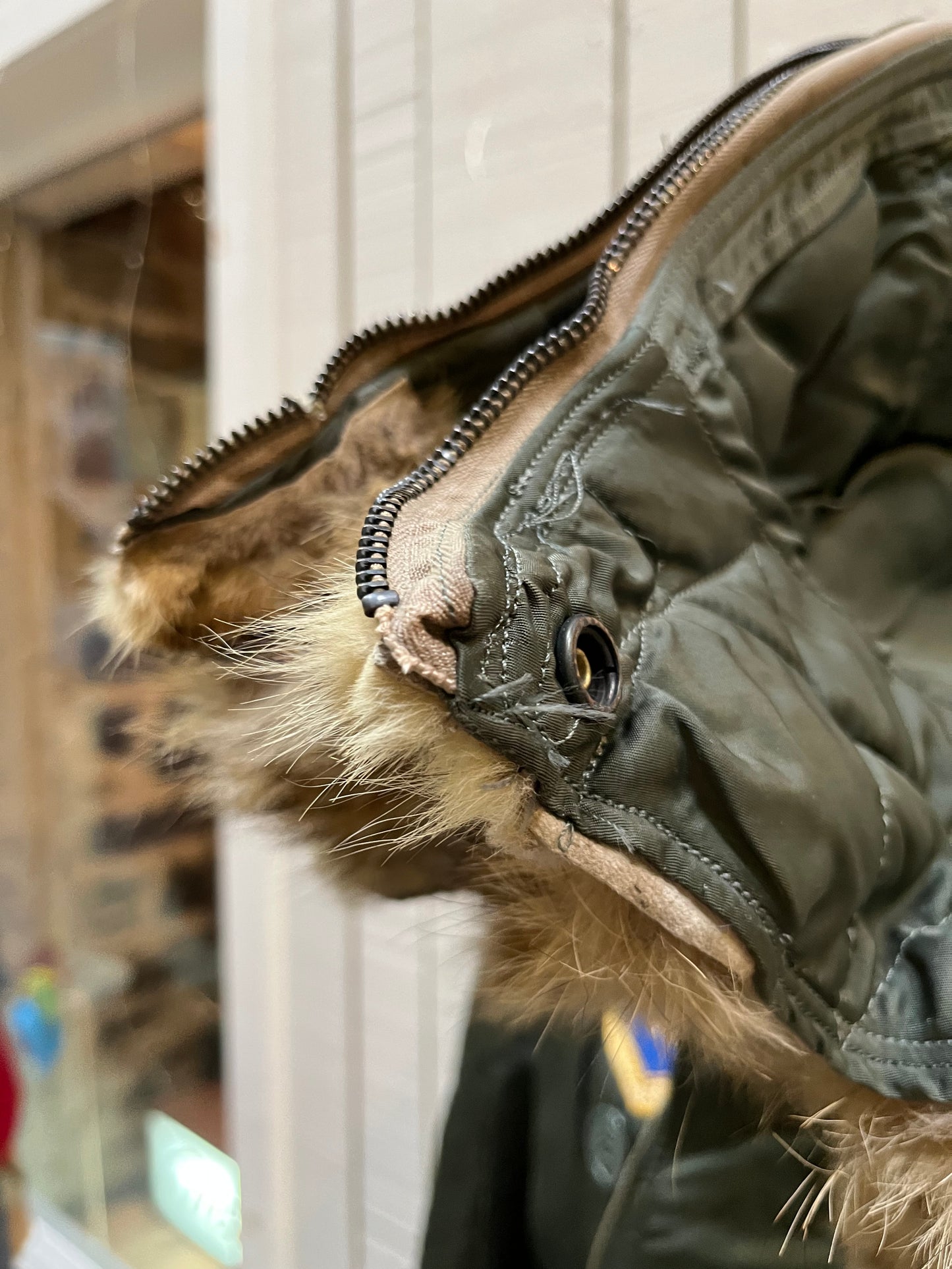 Very Rare Vintage circa 1971 USAF flying man’s, heavy pilot’s jacket, DSA100-71-C-1012, made by Alpha Industries with fur trimmed snorkel hood, zipper and button closures, 100% wool pile lining, multiple pockets and US Air Force emblem.

Made in USA
Size Medium