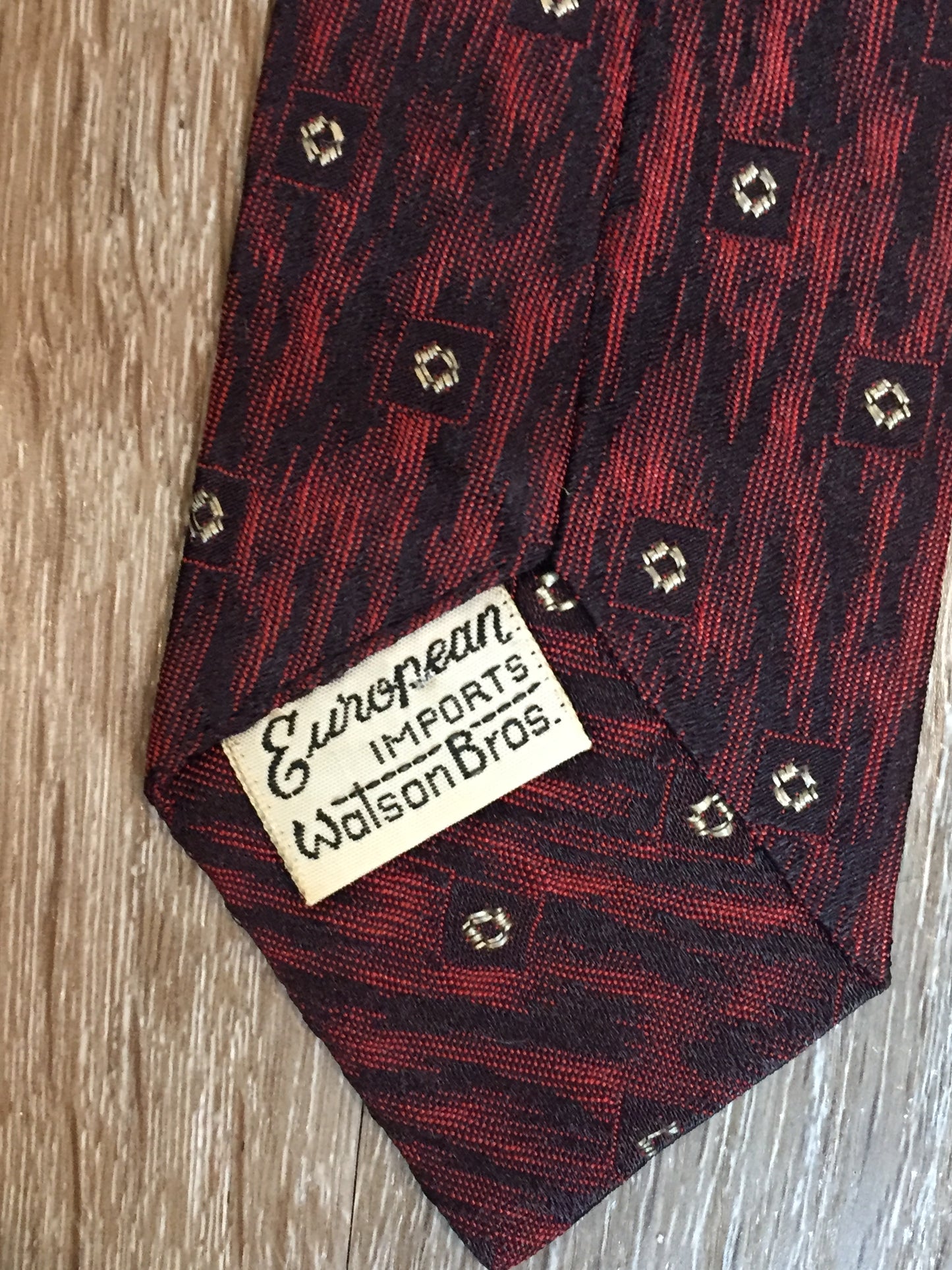 Kingspier Vintage - Watson Bros. European Imports 
vintage tie in red, black and cream design. Fibres unknown.

Length: 55.5”
Width: 2”

This tie is in excellent condition.