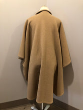 Load image into Gallery viewer, Kingspier Vintage - Camel coloured cape with attached scarf, zipper closure, pockets and inside pockets.
