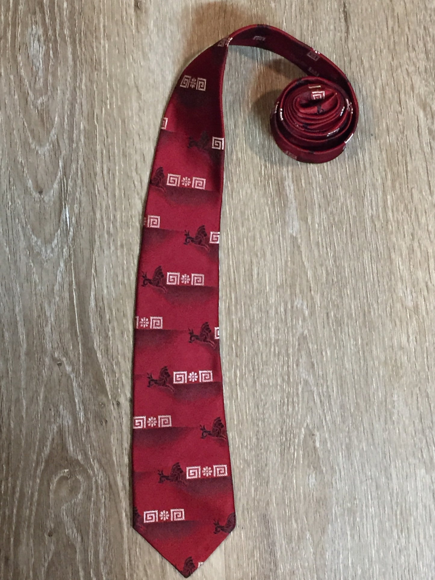 Kingspier Vintage - Gentry tie with red, black and white design. Fibres unknown.

Length: 55”
Width: 3” 

This tie is in excellent condition.