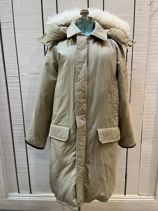 Vintage Sears “The Mens Store” beige down-filled parka (60% duck down/ 40% waterfowl feather) with cotton/nylon blend shell, zipper and button closures, two hand-warmer pockets, two flap pockets, two inside zip pockets, hood with fur trim and storm cuffs.

Made in Canada
Size Small 34-36