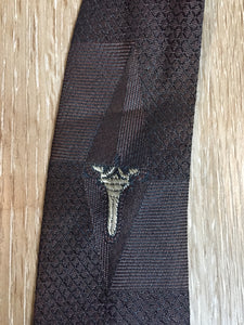 Kingspier Vintage - A Todd by Abbey tie with brown and black design. Fibres unknown.

Length: 56”
Width: 2.5”

This tie is in excellent condition.