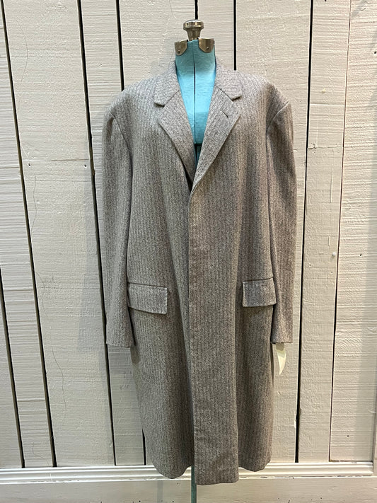 Vintage E. Braun and Co. grey wool and silk blend coat with button closures and two front flap pockets.

Made in Baden-Baden W. Germany 
Chest 44”