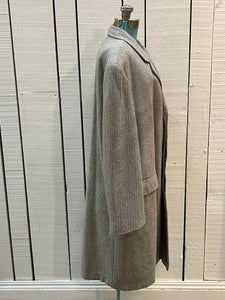 Vintage E. Braun and Co. grey wool and silk blend coat with button closures and two front flap pockets.

Made in Baden-Baden W. Germany 
Chest 44”